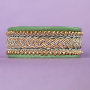 AGATHA - Green tin thread bracelet with gold-coloured leather details and glass beads and metal clasp