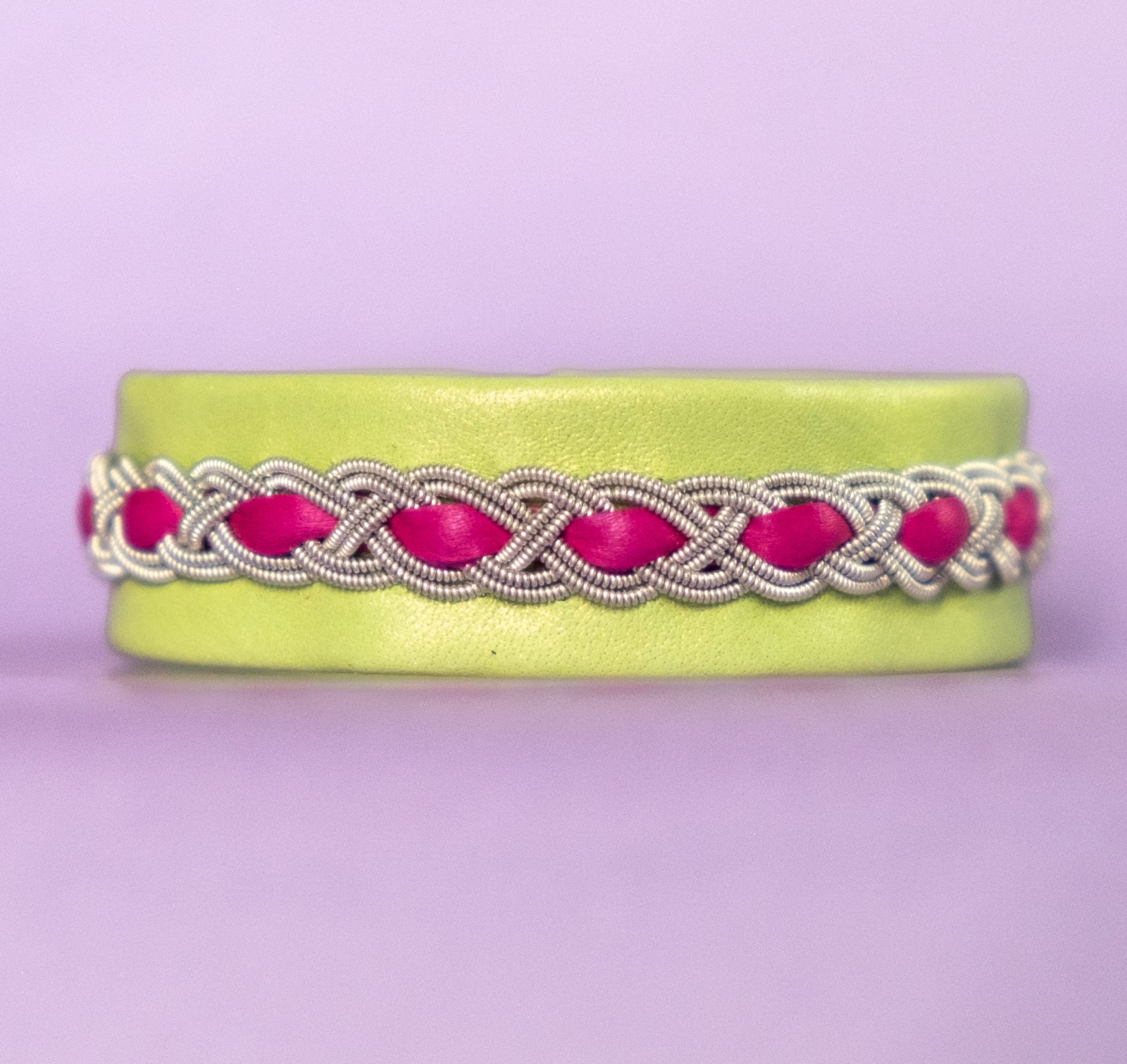 CAMILLA - Light green tin thread bracelet with magenta / cerise / pink coloured details and genuine Swarovski crystal button CAMILLA - Light green tin thread bracelet with magenta / cerise / pink coloured details and genuine Swarovski crystal button