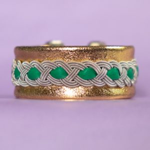 CATHERINE - Gold-coloured tin thread bracelet with emerald green details and metal clasp