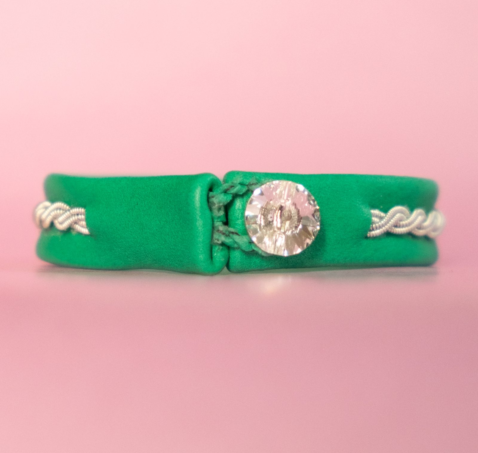 ESMERALDA - Emerald green tin thread bracelet with genuine Swarovski crystal button