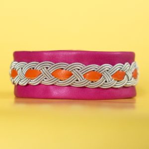 EVA-LOTTA - Cerise / Magenta / Pink coloured tin thread bracelet with orange details and Swarovski-style glass button