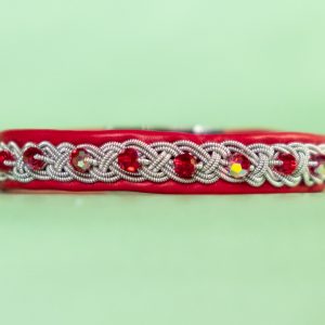 EVA - Red tin thread bracelet with red Swarovski crystal beads and magnetic clasp