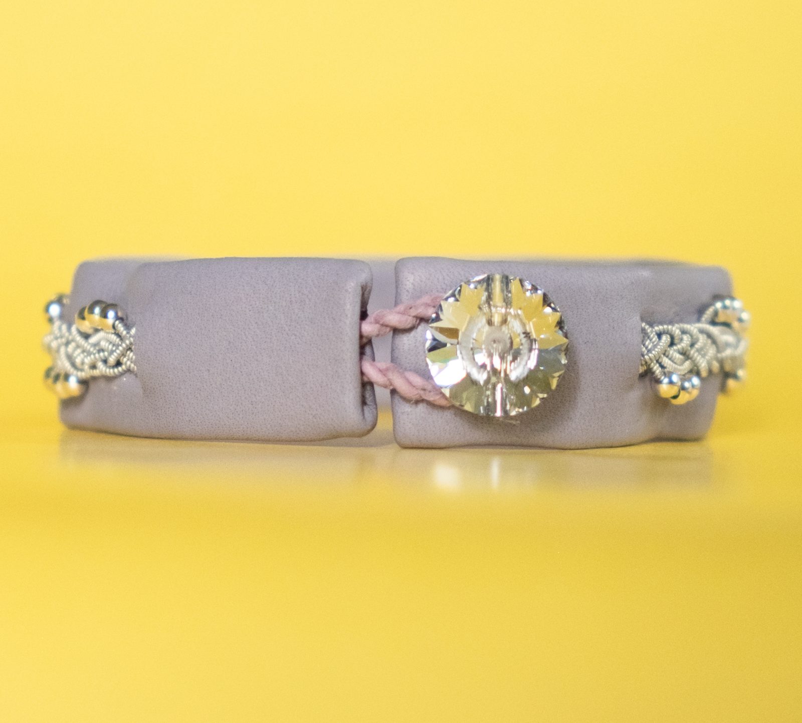 GUNNEL - Pale lilac-blue tin thread bracelet with silver beads and genuine Swarovski crystal button