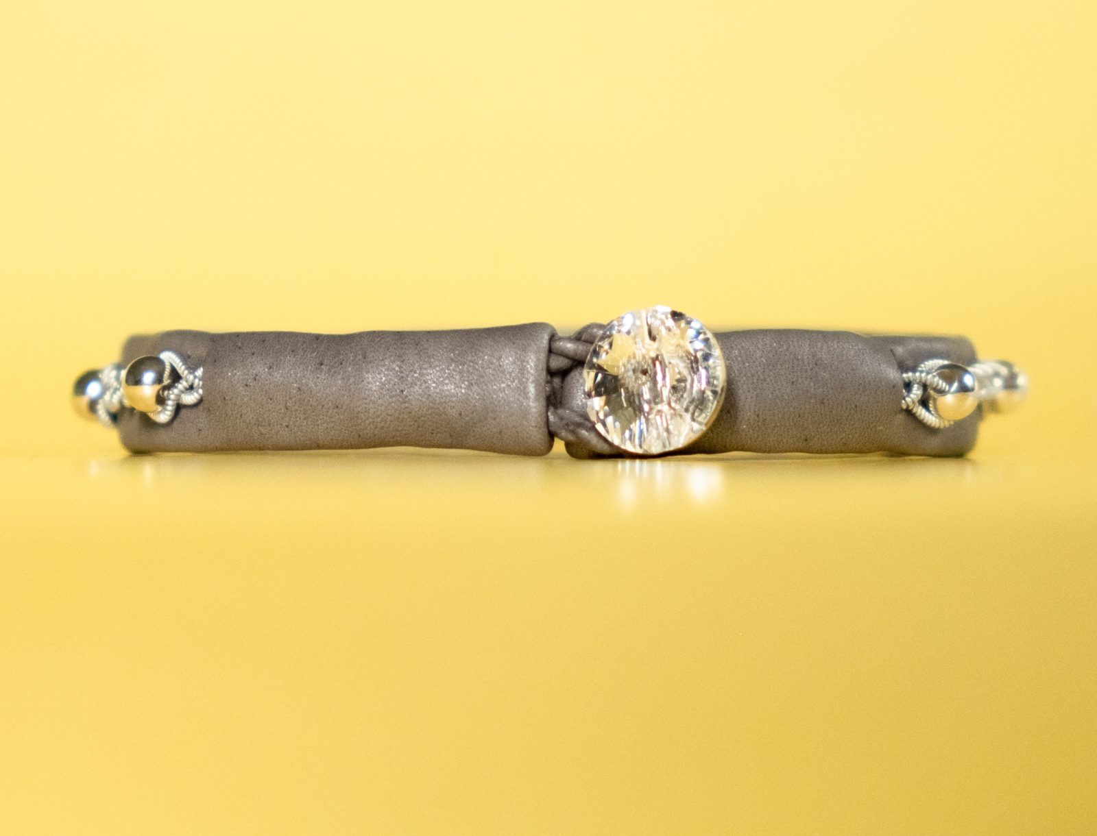 MURIEL - Grey tin thread bracelet with silver beads and genuine Swarovski crystal button