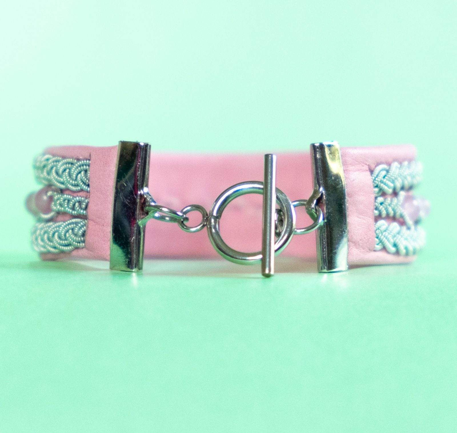 ANNABEL - Light pink tin thread bracelet with pink opals and toggle clasp