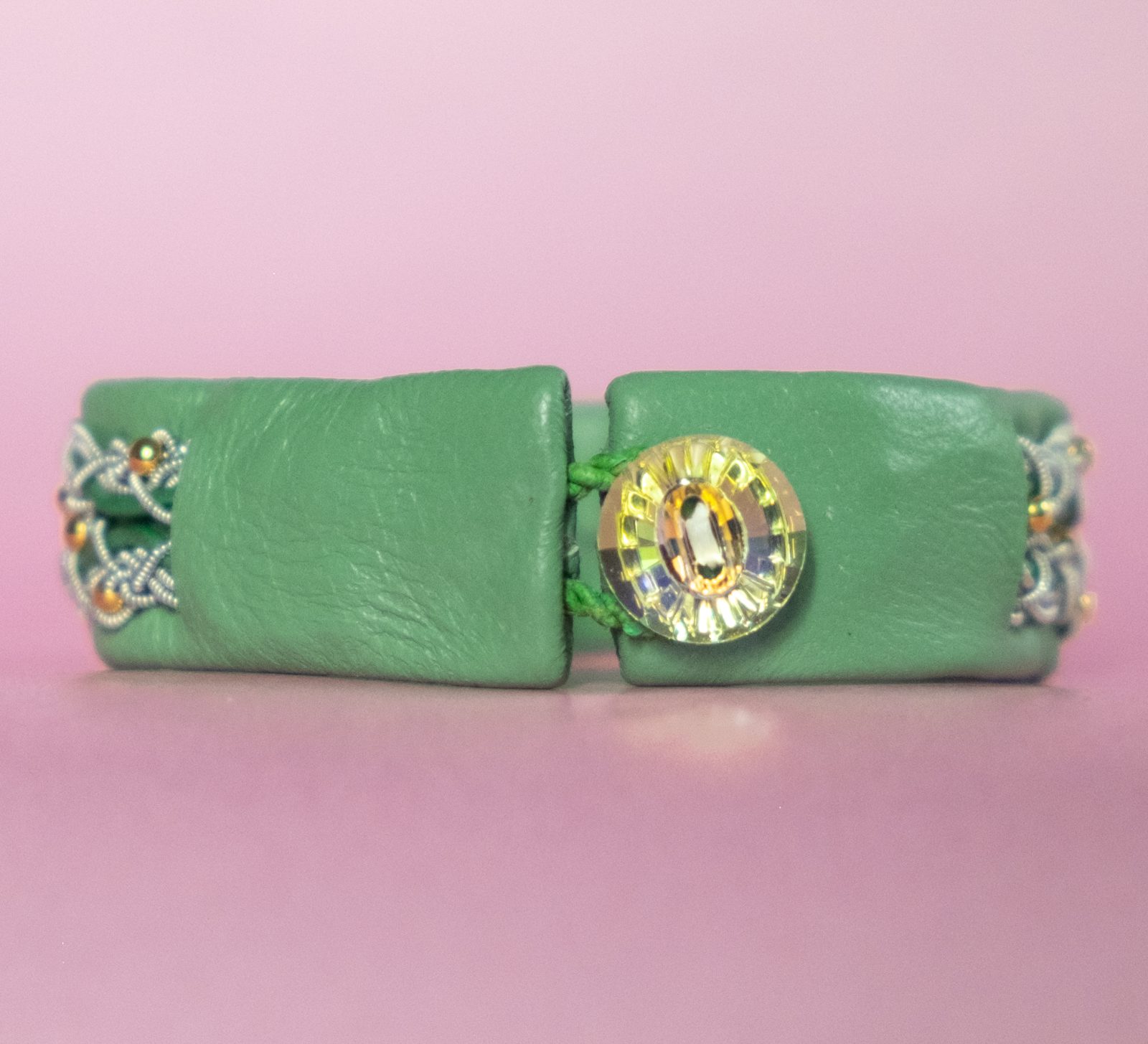 GABRIELLA - Green tin thread bracelet with gold-plated silver beads, green leather string and genuine Swarovski crystal button