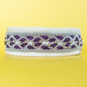 HELENA - Off-white tin thread bracelet with purple details, silver beads and Swarovski-style glass button