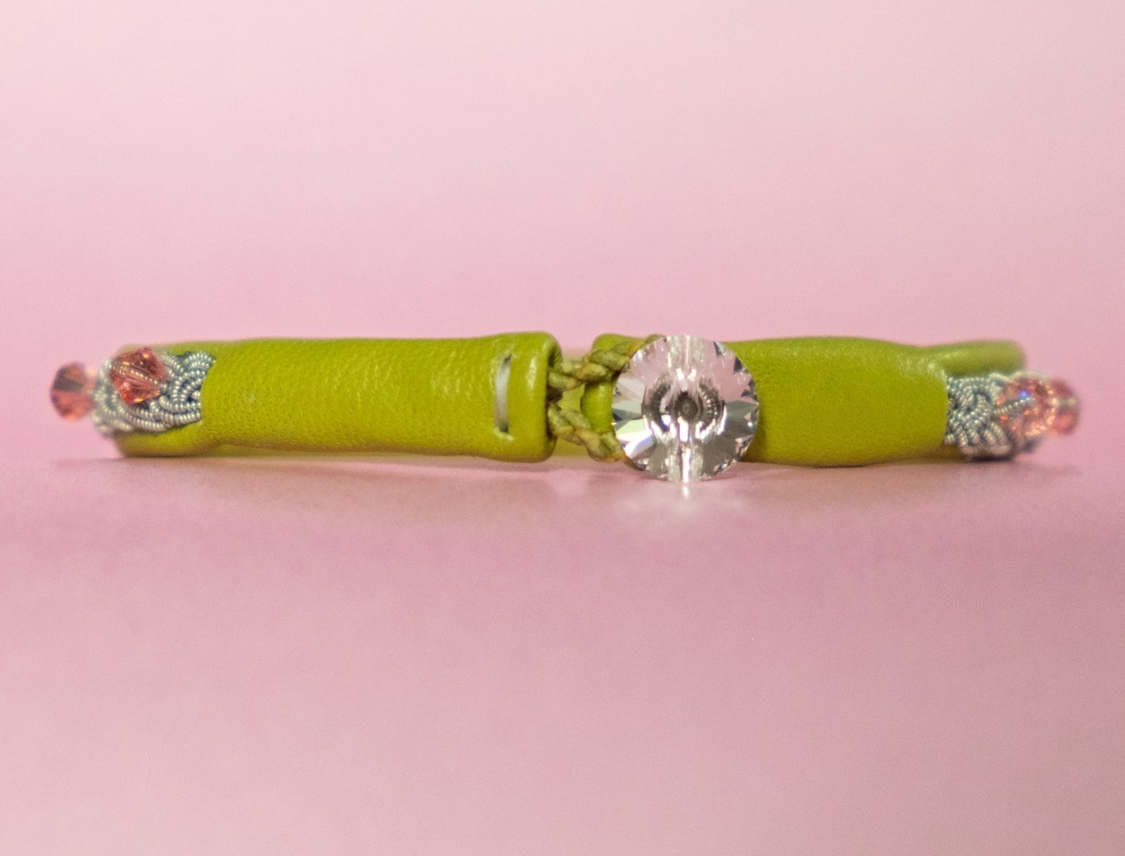 NINNI - Green tin thread bracelet with rose-coloured Swarovski crystal beads and genuine Swarovski button