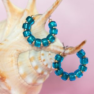 CAPRI - kreolörhänge med blågröna och guldfärgade pärlor