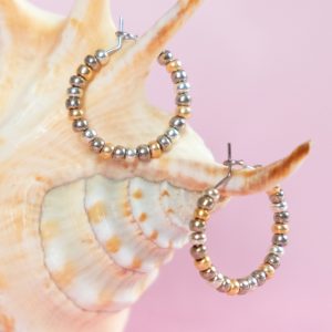 ROM - kreolörhänge med guld-, silver- och tennfärgade seed beads