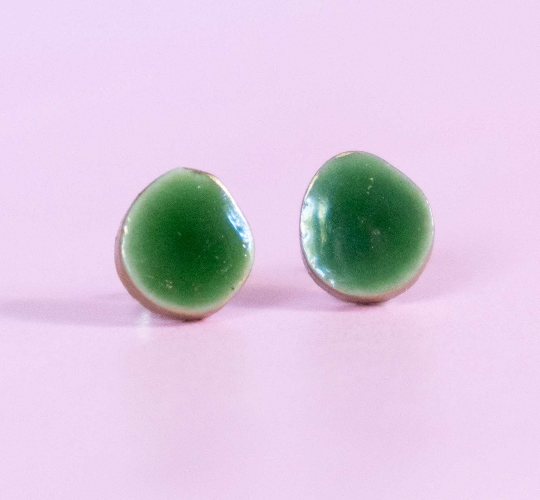 IRMA grön - Örhänge av grön mosaik från 1960-talet med guldfärgad kant