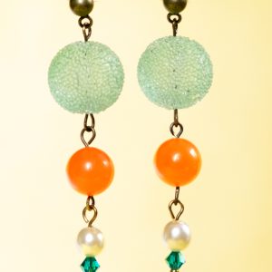 MIKO - Örhänge med pärlor i turkos, orange, vitt och antikbrons