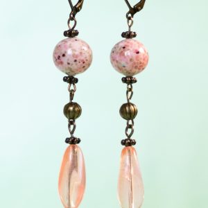 NADJA - Örhänge med vintage-pärlor i rosa och antikbrons - Brisyrkrok